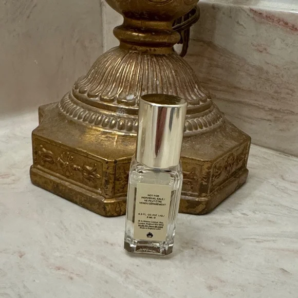 Jo Malone Wild Bluebell Cologne with Silver Cap - Picture 2 of 2